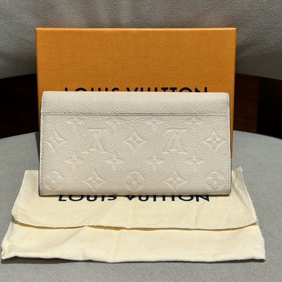Beautiful Authentic Louis Vuitton Ivory Empreinte Sarah Long Wallet - Picture 2 of 12